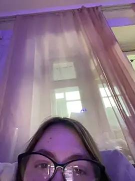 DearAlise online show from April 1, 2026, 11:11 am