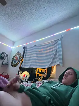 Snapshot of Seanoofss12 chatting on February 18, 2025, 12:48 am Seanoofss12 online show from February 18, 2025, 12:48 am