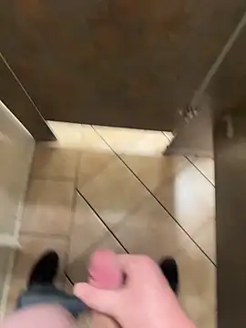 Snapshot of Seanoofss12 chatting on April 8, 2026, 5:14 pm Seanoofss12 online show from April 8, 2026, 5:14 pm