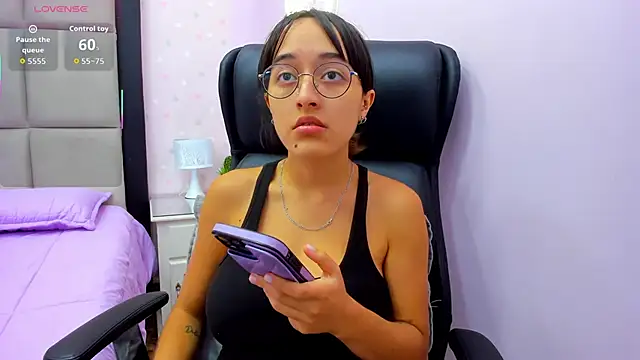 Snapshot of MelodyWinx chatting on November 2, 2025, 1:05 pm MelodyWinx online show from November 2, 2025, 1:05 pm