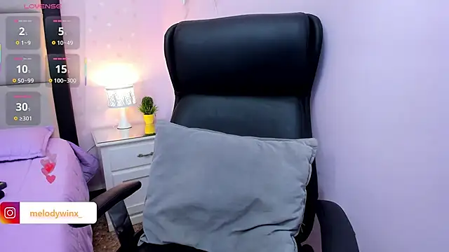 Snapshot of MelodyWinx chatting on November 10, 2025, 8:14 pm MelodyWinx online show from November 10, 2025, 8:14 pm