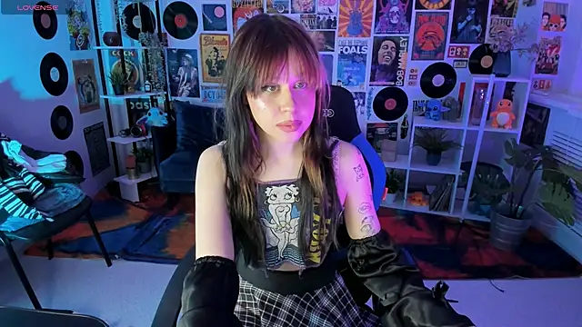 MisaPage online show from February 25, 2025, 5:40 pm