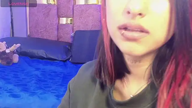 Snapshot of emily_fox_3 chatting on March 21, 2025, 12:18 am emily fox 3 online show from March 21, 2025, 12:18 am