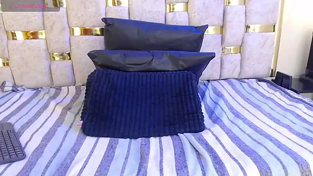 Snapshot of emily_fox_3 chatting on February 25, 2025, 2:48 pm emily fox 3 online show from February 25, 2025, 2:48 pm