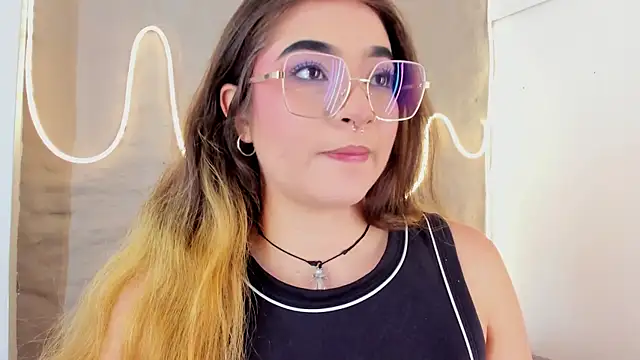 Shanntal  online show from February 16, 2026, 7:34 pm