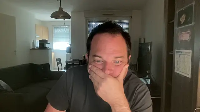 Snapshot of Funnyjul31 chatting on April 3, 2026, 9:05 am Funnyjul31 online show from April 3, 2026, 9:05 am