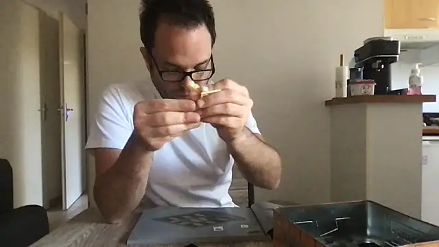 Snapshot of Funnyjul31 chatting on April 4, 2026, 10:44 am Funnyjul31 online show from April 4, 2026, 10:44 am