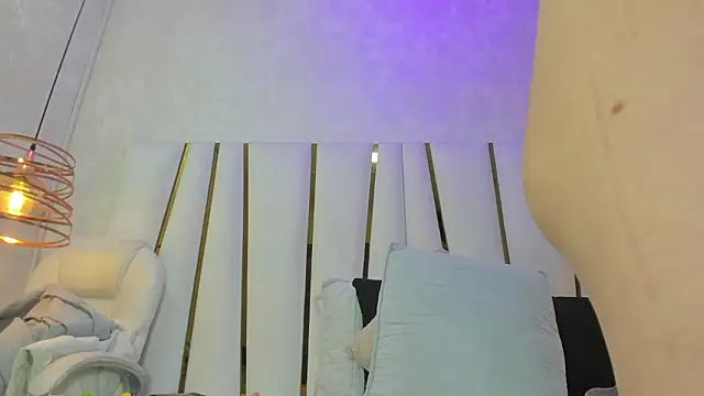 Snapshot of violet_gray_ chatting on March 9, 2026, 11:03 am violet gray online show from March 9, 2026, 11:03 am