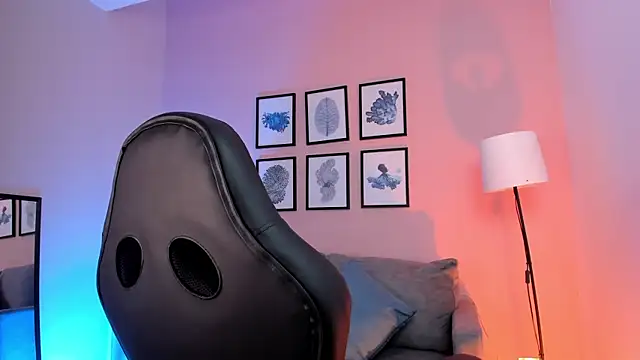 nina  dixon online show from September 17, 2025, 9:06 pm