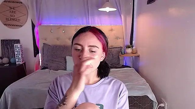 Snapshot of melodygirl__ chatting on March 14, 2025, 9:32 pm melodygirl online show from March 14, 2025, 9:32 pm