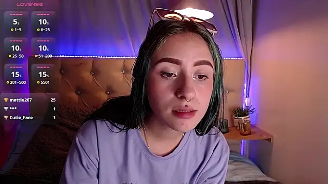 Snapshot of melodygirl__ chatting on February 9, 2025, 11:25 pm melodygirl online show from February 9, 2025, 11:25 pm