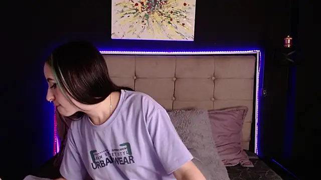 Snapshot of melodygirl__ chatting on February 19, 2025, 8:31 pm melodygirl online show from February 19, 2025, 8:31 pm