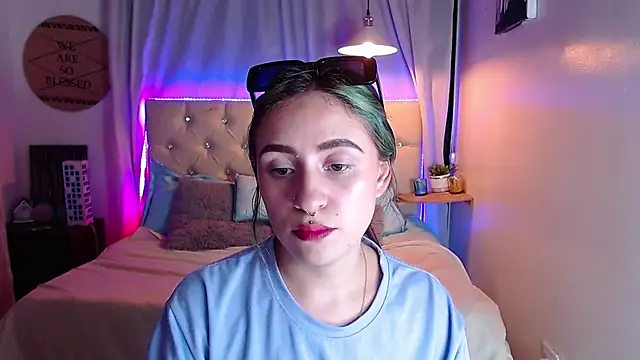 Snapshot of melodygirl__ chatting on March 3, 2025, 11:24 pm melodygirl online show from March 3, 2025, 11:24 pm