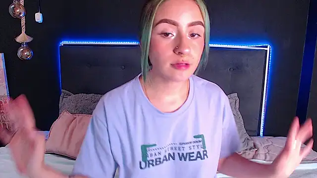 Snapshot of melodygirl__ chatting on February 24, 2025, 8:03 pm melodygirl online show from February 24, 2025, 8:03 pm