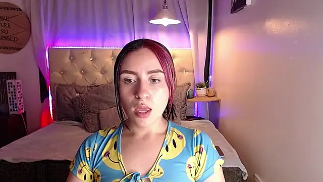 Snapshot of melodygirl__ chatting on March 15, 2025, 12:36 am melodygirl online show from March 15, 2025, 12:36 am