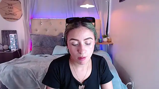 Snapshot of melodygirl__ chatting on February 28, 2025, 9:23 pm melodygirl online show from February 28, 2025, 9:23 pm