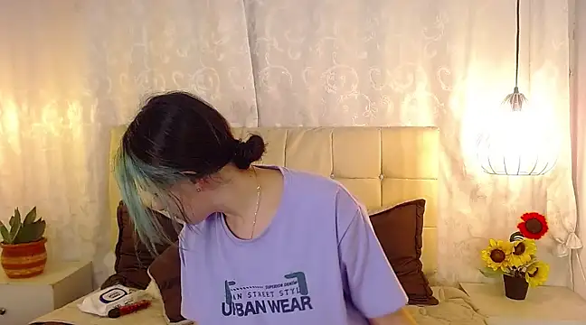 Snapshot of melodygirl__ chatting on February 12, 2025, 7:45 pm melodygirl online show from February 12, 2025, 7:45 pm