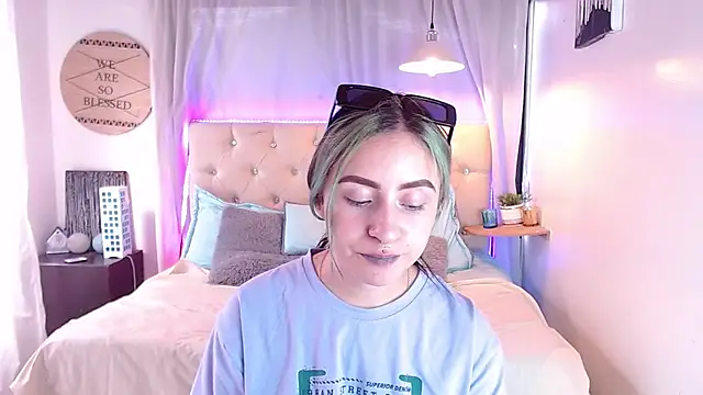 Snapshot of melodygirl__ chatting on March 3, 2025, 8:21 pm melodygirl online show from March 3, 2025, 8:21 pm