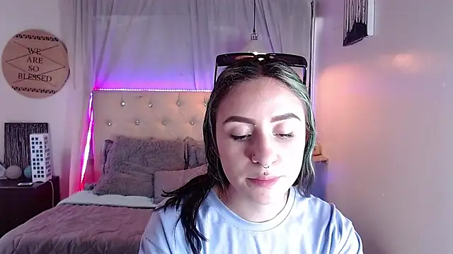 Snapshot of melodygirl__ chatting on March 7, 2025, 8:00 pm melodygirl online show from March 7, 2025, 8:00 pm