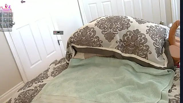 Snapshot of MrsJess chatting on November 14, 2025, 8:23 pm MrsJess online show from November 14, 2025, 8:23 pm