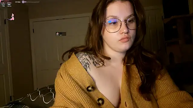 Snapshot of MrsJess chatting on March 12, 2025, 2:20 am MrsJess online show from March 12, 2025, 2:20 am