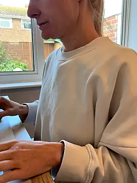 Phoebe Lily online show from October 15, 2025, 8:44 am