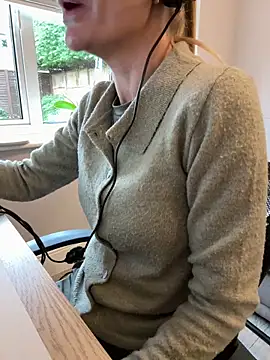 Phoebe Lily online show from October 29, 2025, 10:14 am