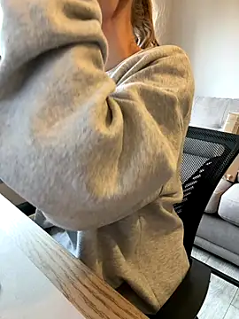 Phoebe Lily online show from December 16, 2025, 10:52 am