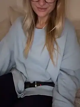 Phoebe Lily online show from November 16, 2025, 9:51 pm