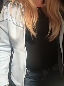 Snapshot of kcmo1010 chatting on January 7, 2026, 1:05 pm kcmo1010 online show from January 7, 2026, 1:05 pm