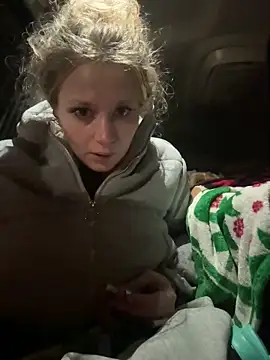 Snapshot of kcmo1010 chatting on December 22, 2025, 4:45 am kcmo1010 online show from December 22, 2025, 4:45 am