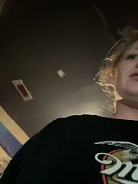 Snapshot of kcmo1010 chatting on December 4, 2025, 10:25 am kcmo1010 online show from December 4, 2025, 10:25 am