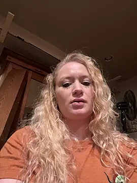 Snapshot of kcmo1010 chatting on December 19, 2025, 9:06 pm kcmo1010 online show from December 19, 2025, 9:06 pm