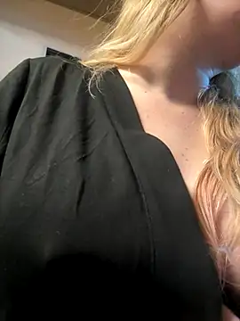 Snapshot of kcmo1010 chatting on November 26, 2025, 8:31 pm kcmo1010 online show from November 26, 2025, 8:31 pm