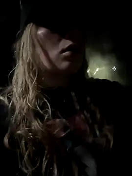 Snapshot of kcmo1010 chatting on December 5, 2025, 3:05 am kcmo1010 online show from December 5, 2025, 3:05 am