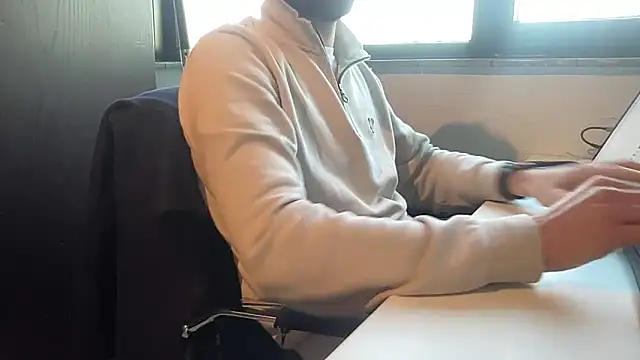 bullyboyy online show from December 15, 2025, 9:48 am