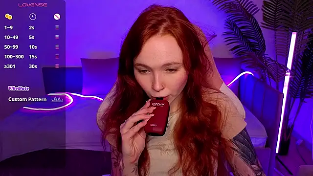 Snapshot of Maya_Light chatting on November 18, 2025, 8:28 am Maya Light online show from November 18, 2025, 8:28 am