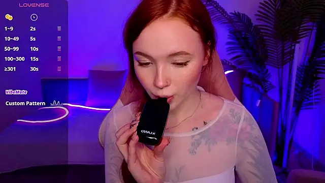 Snapshot of Maya_Light chatting on November 13, 2025, 8:29 am Maya Light online show from November 13, 2025, 8:29 am