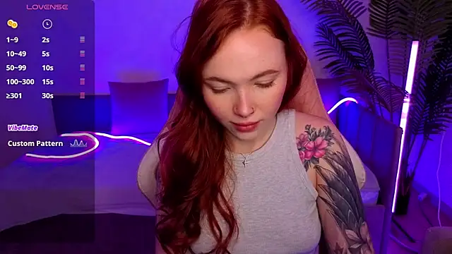 Snapshot of Maya_Light chatting on November 19, 2025, 1:49 am Maya Light online show from November 19, 2025, 1:49 am