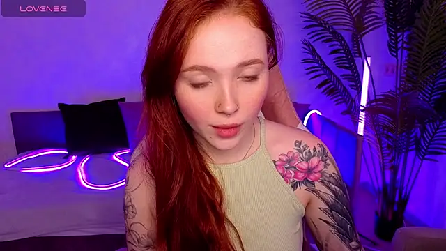 Snapshot of Maya_Light chatting on November 26, 2025, 8:25 am Maya Light online show from November 26, 2025, 8:25 am