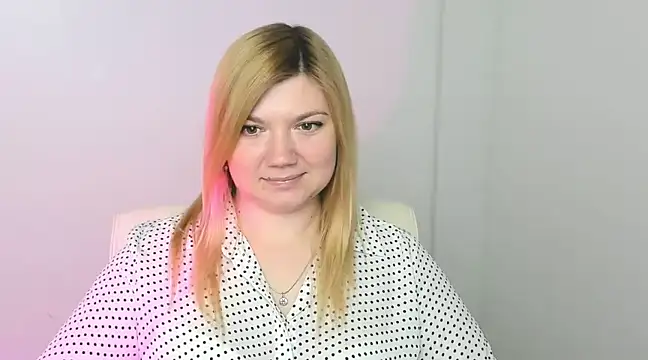 Snapshot of Lola_moree chatting on March 19, 2025, 12:23 pm Lola moree online show from March 19, 2025, 12:23 pm