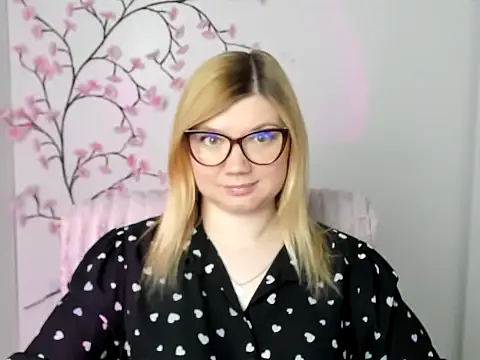 Snapshot of Lola_moree chatting on May 15, 2026, 11:52 am Lola moree online show from May 15, 2026, 11:52 am