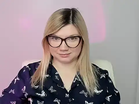 Snapshot of Lola_moree chatting on October 14, 2025, 5:30 am Lola moree online show from October 14, 2025, 5:30 am