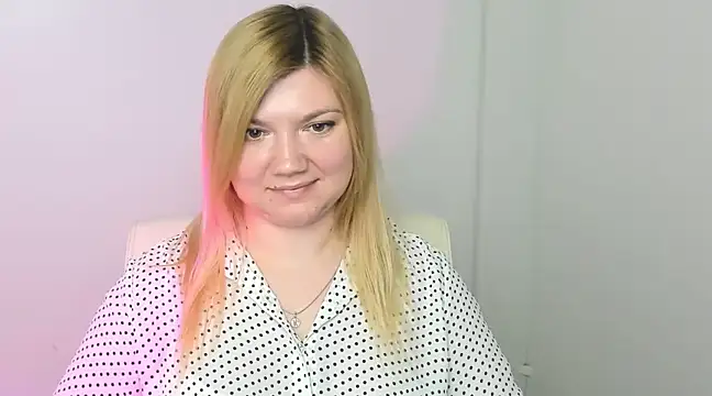 Snapshot of Lola_moree chatting on March 19, 2025, 3:29 pm Lola moree online show from March 19, 2025, 3:29 pm