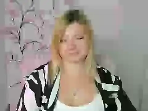 Snapshot of Lola_moree chatting on July 4, 2026, 11:38 am Lola moree online show from July 4, 2026, 11:38 am