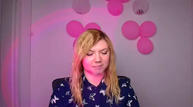 Snapshot of Lola_moree chatting on February 26, 2025, 12:38 pm Lola moree online show from February 26, 2025, 12:38 pm