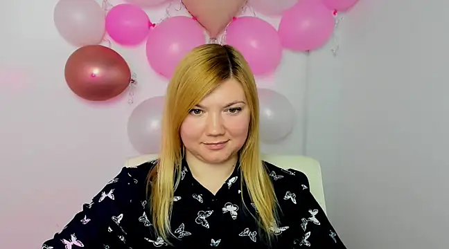 Snapshot of Lola_moree chatting on February 25, 2025, 3:42 pm Lola moree online show from February 25, 2025, 3:42 pm