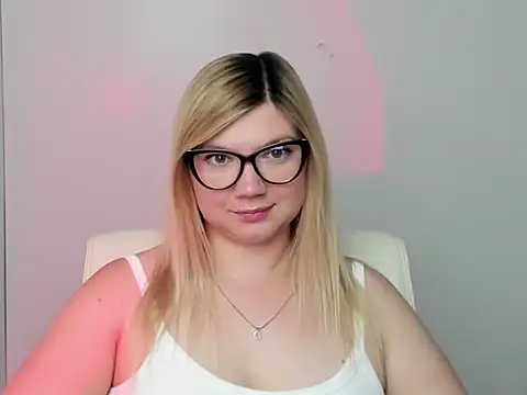 Snapshot of Lola_moree chatting on September 14, 2025, 11:43 am Lola moree online show from September 14, 2025, 11:43 am