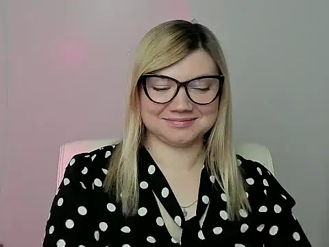 Snapshot of Lola_moree chatting on October 9, 2025, 5:46 pm Lola moree online show from October 9, 2025, 5:46 pm