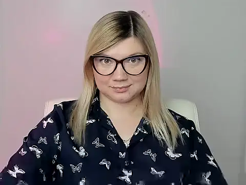 Snapshot of Lola_moree chatting on October 8, 2025, 6:08 pm Lola moree online show from October 8, 2025, 6:08 pm